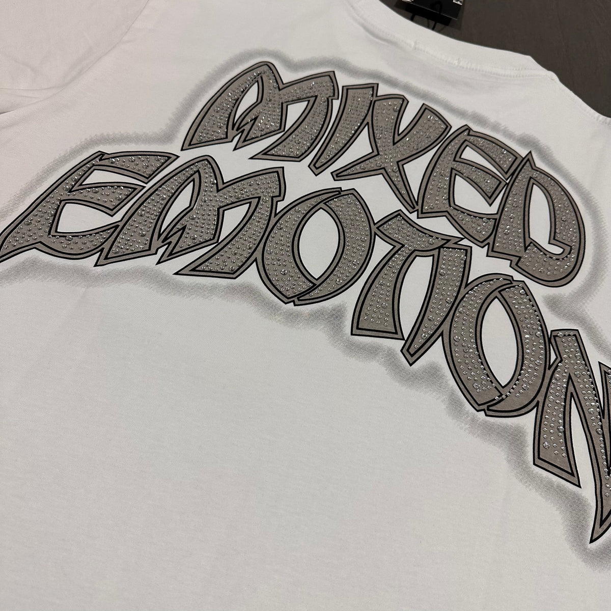 Playera Mixed Emotion – Zombie Resurrection White