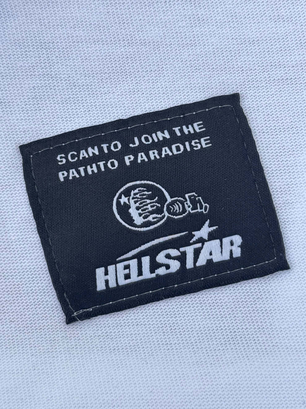 Playera Hellstar Kiss of Chaos White