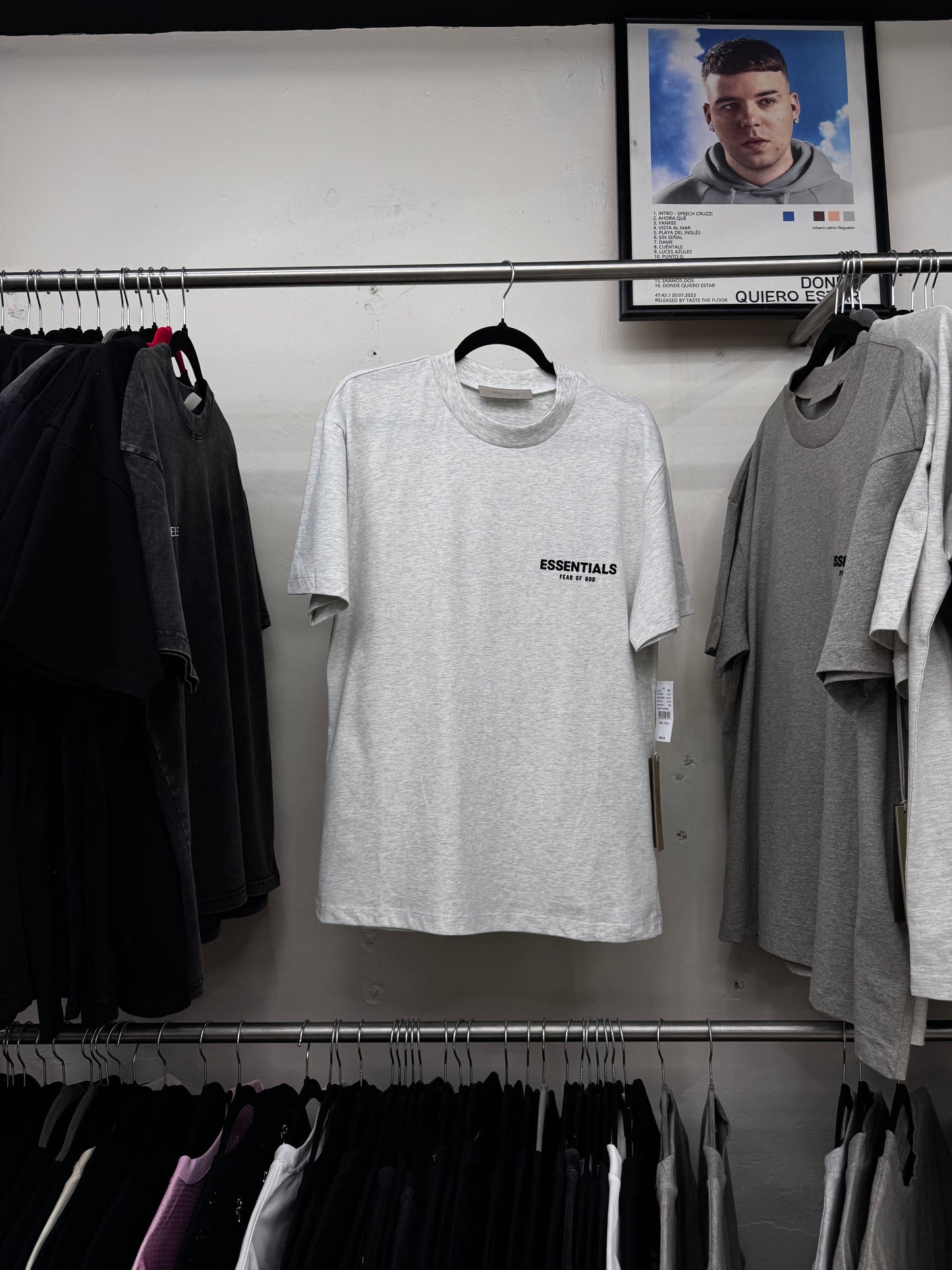 ESSENTIALS SS22