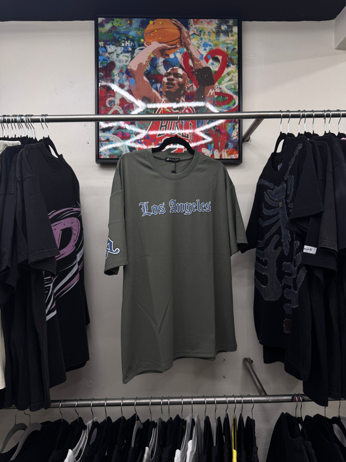 Playera Be Good Miracle Los Angeles Gothic Logo