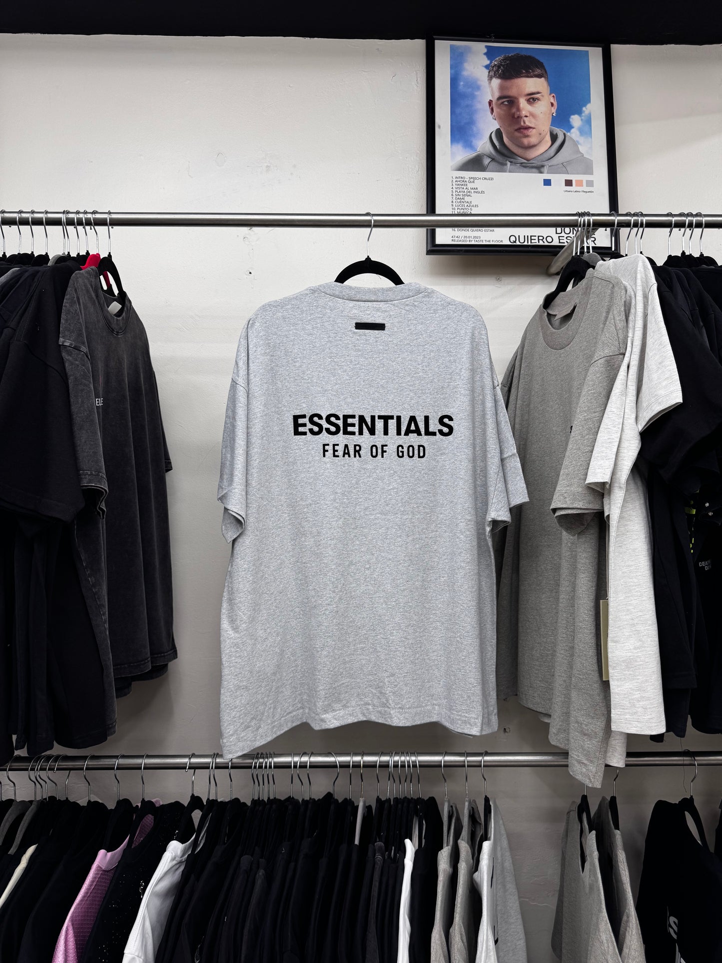ESSENTIALS SS23