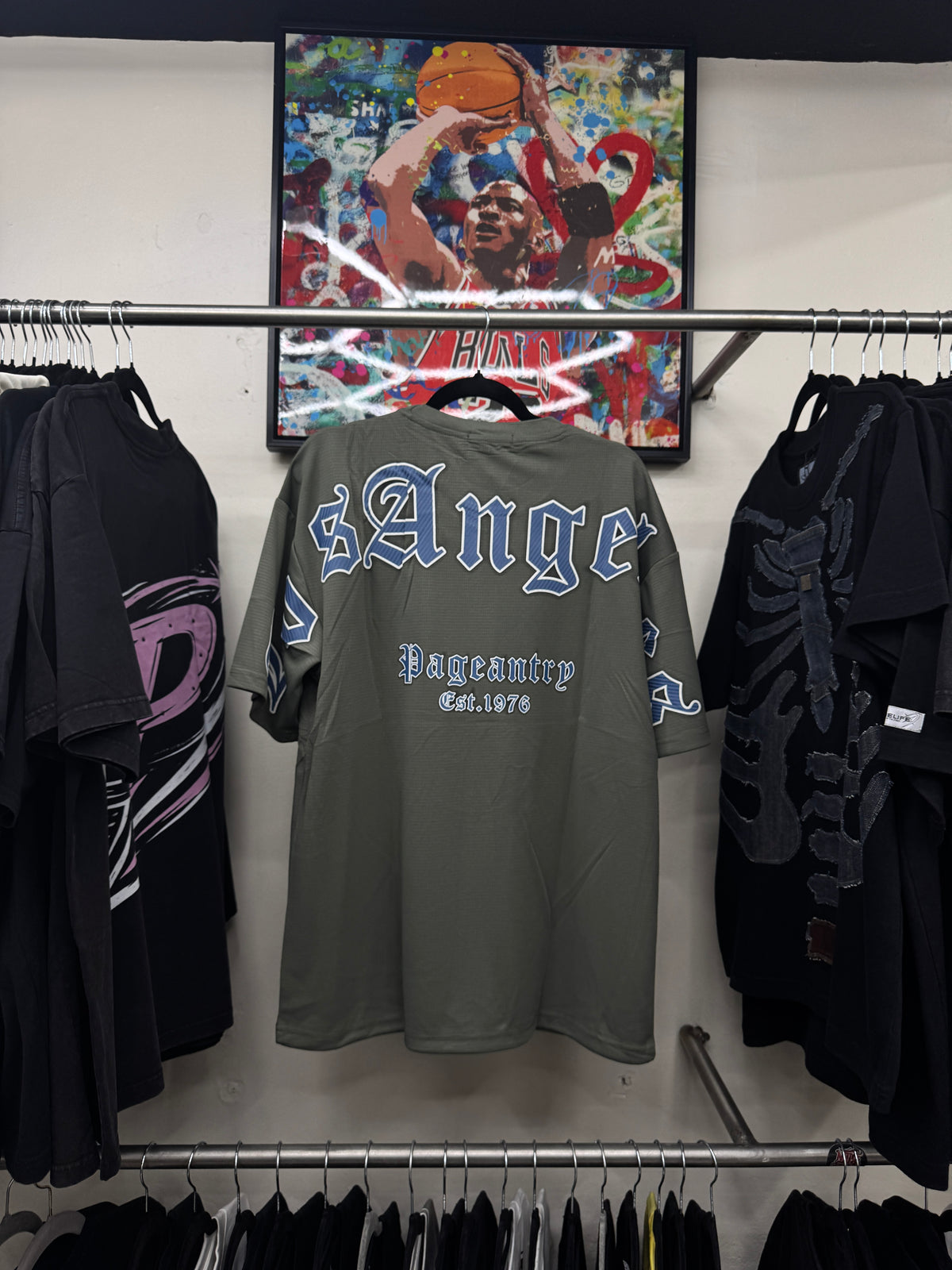 Playera Be Good Miracle Los Angeles Gothic Logo