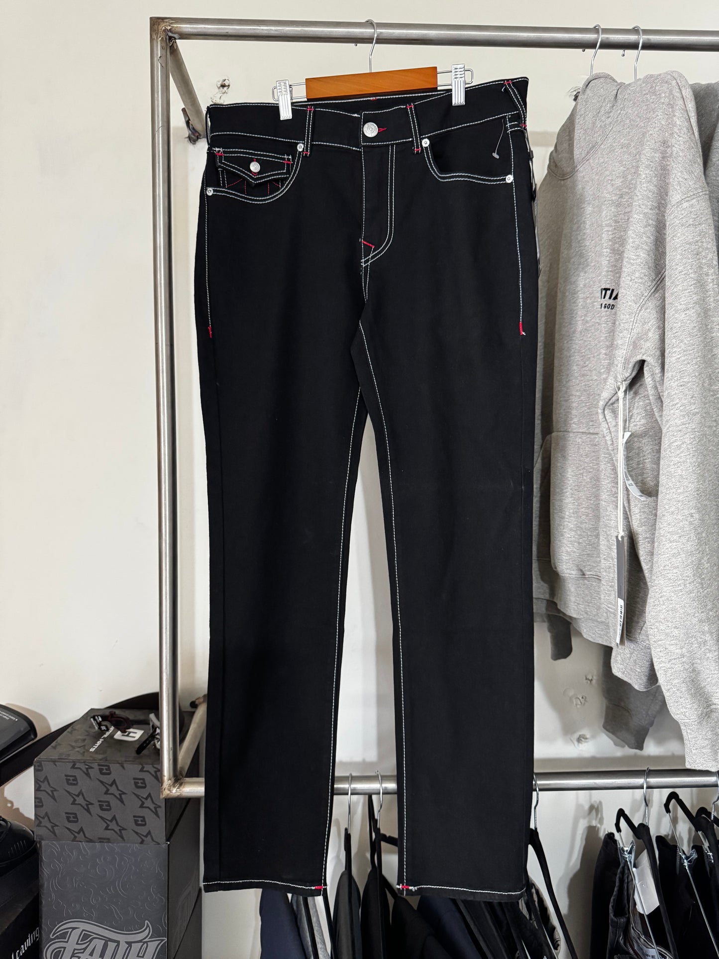 Pantalon True Religión Lineas Blanco con rojo