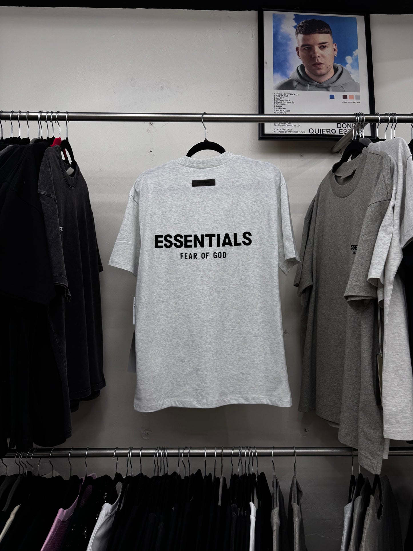 ESSENTIALS SS22