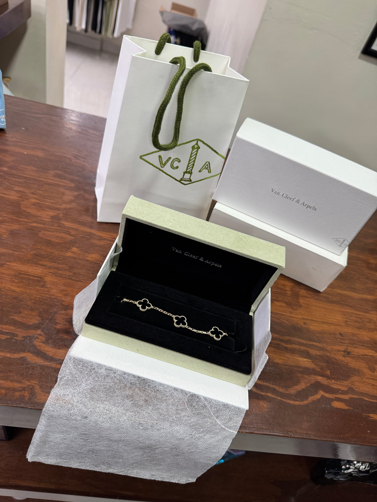 Pulsos VC de plata ley .925 con baño de oro en 18k