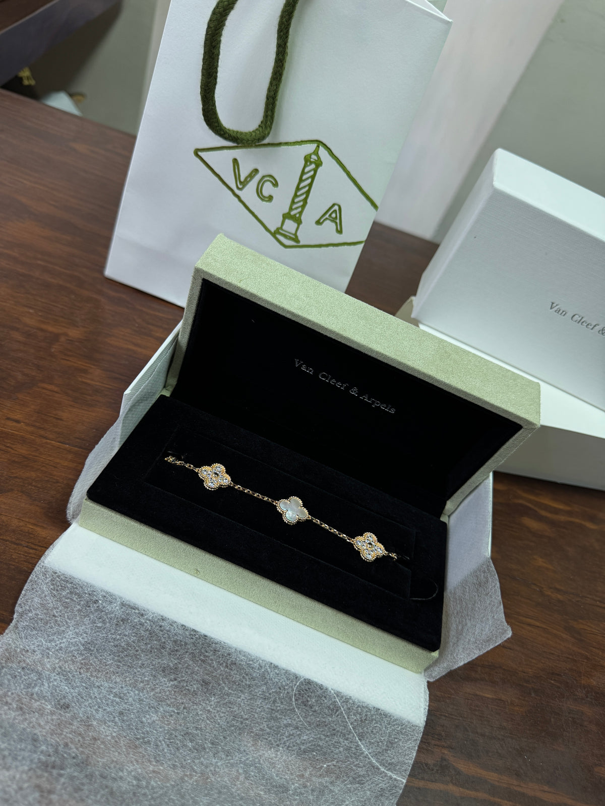 Pulsos VC de plata ley .925 con baño de oro en 18k