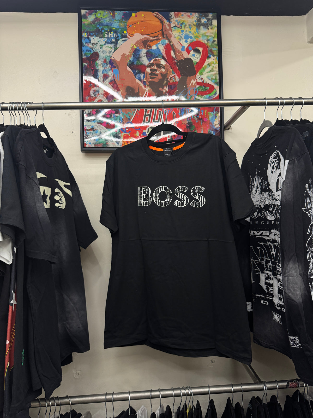 Playera Hugo Boss Distressed Logo – Black Edition