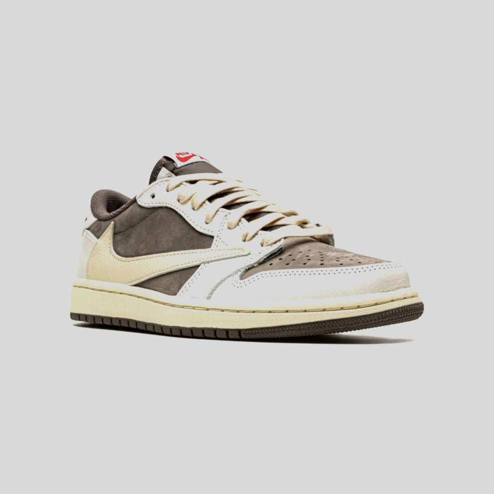 Air Jordan 1 x Travis Scott reverse en moca