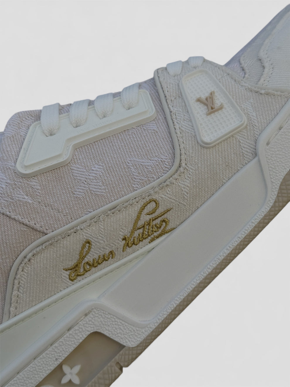 Tenis LV
