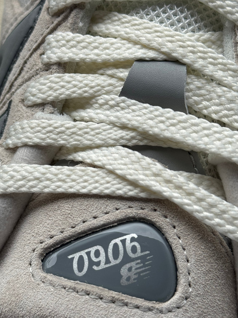 New Balance 9060 Blanco Crudo