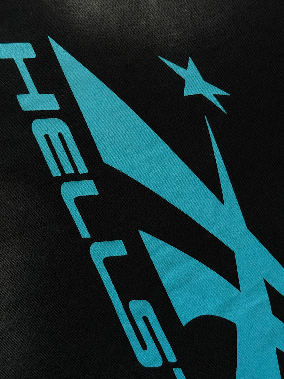 Playera Hellstar Negra Con Azul Menta