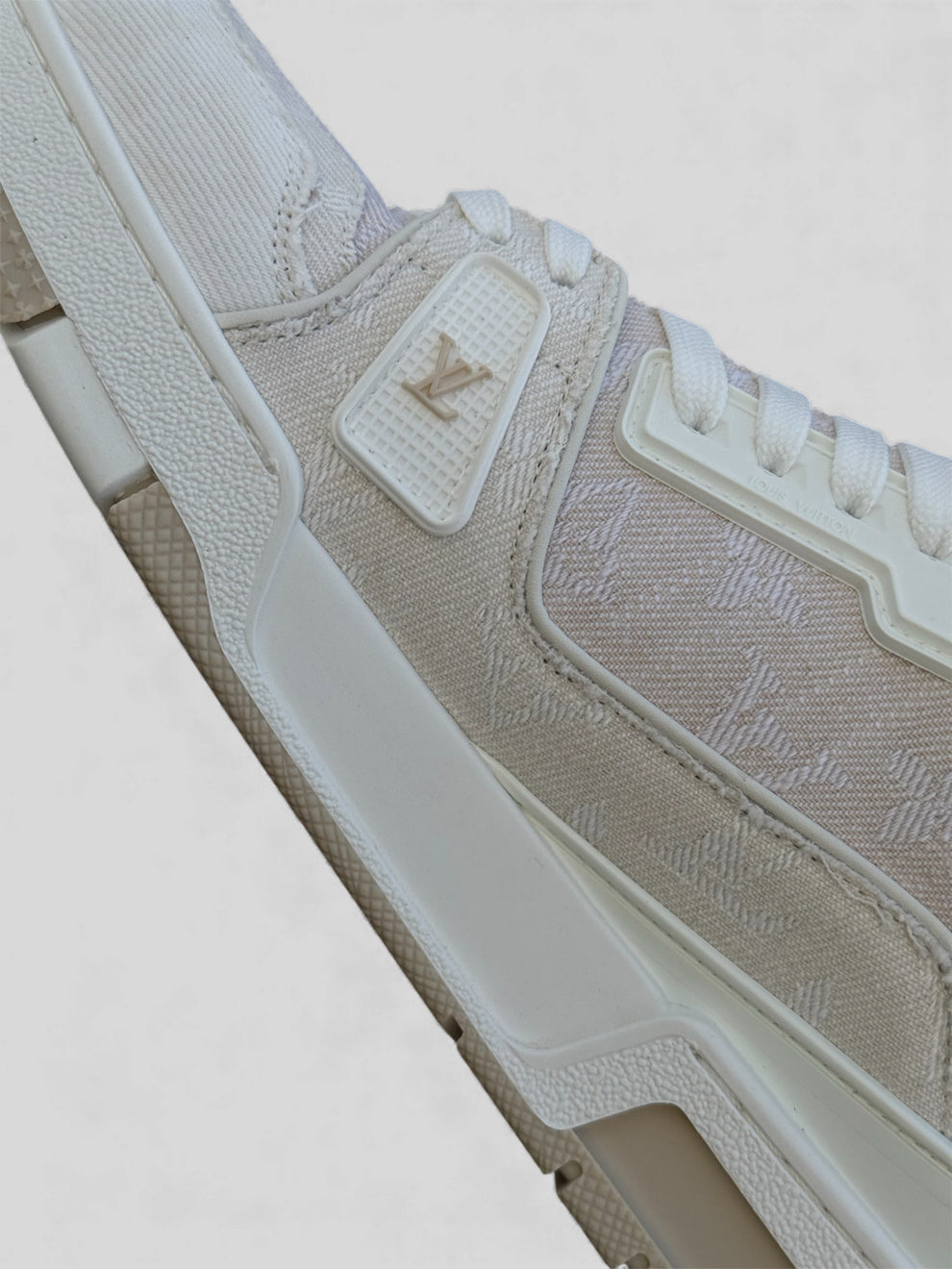 Tenis LV
