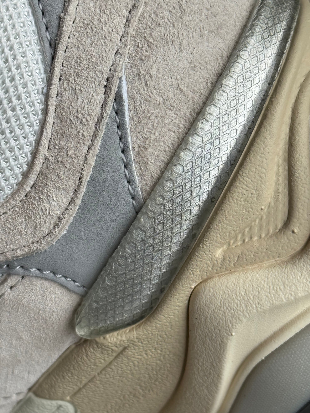 New Balance 9060 Blanco Crudo