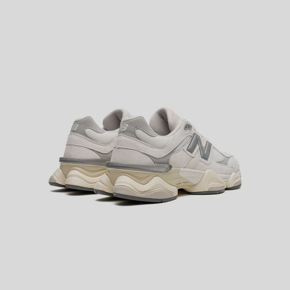 New Balance 9060 Blanco Crudo