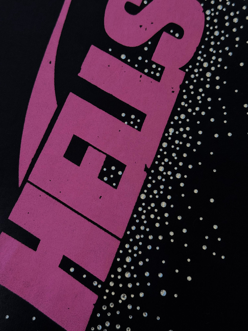 Playera Hellstar Negro Con Rosa y Brillos