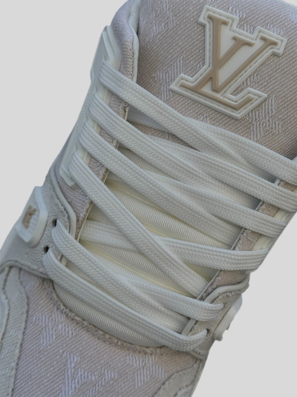 Tenis LV