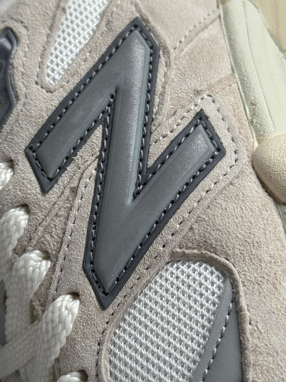 New Balance 9060 Blanco Crudo