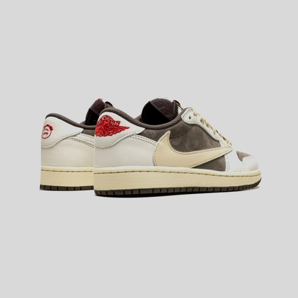 Air Jordan 1 x Travis Scott reverse en moca