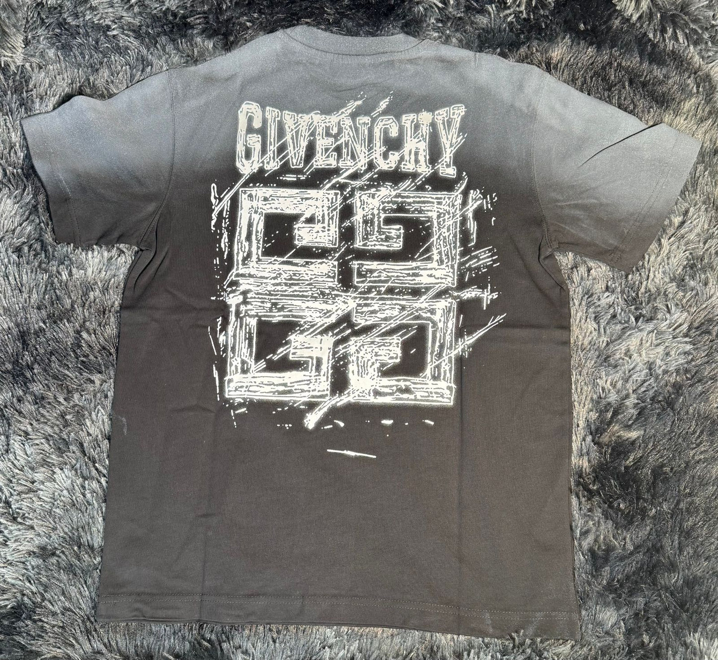 GIVENCHY