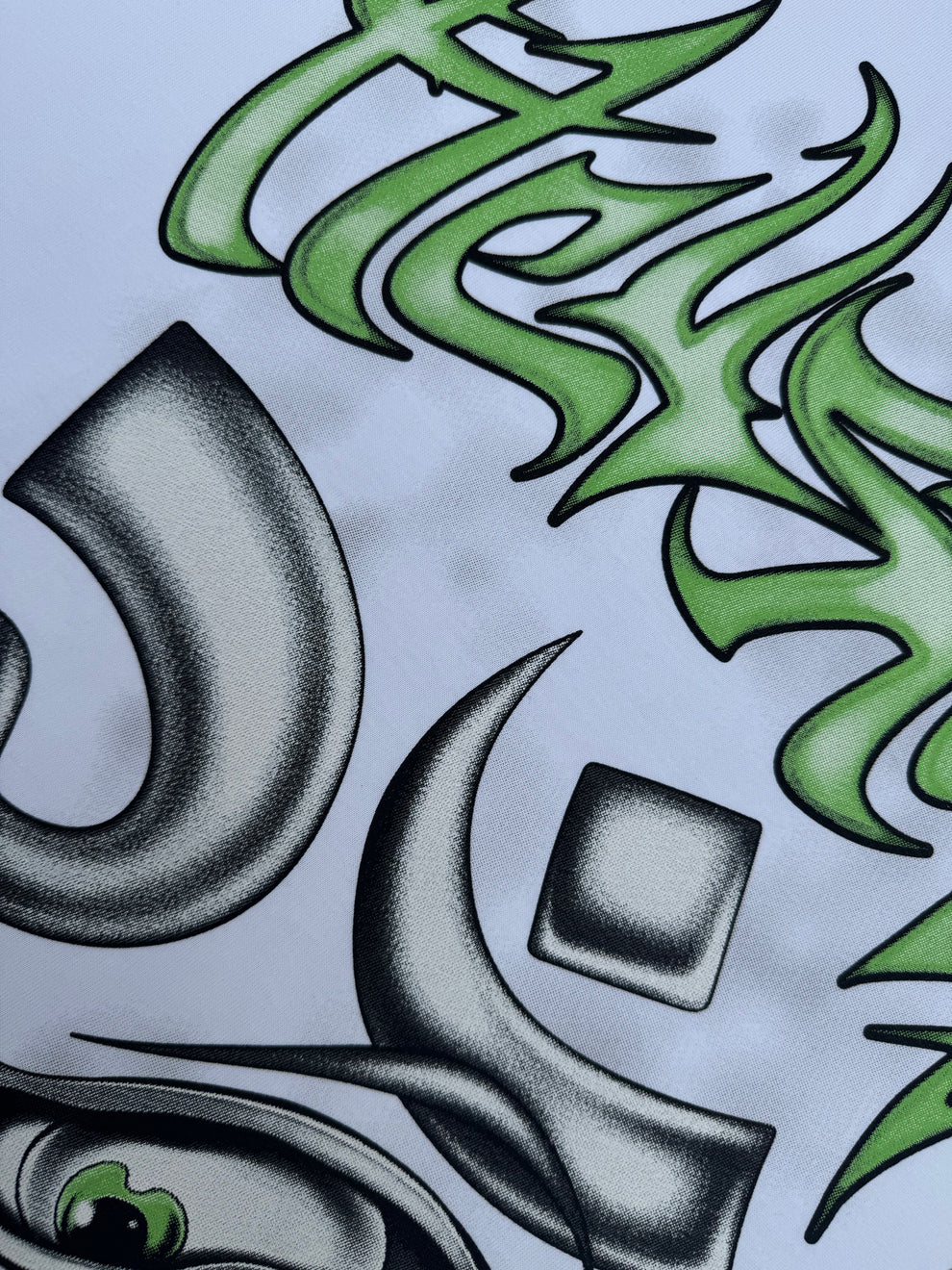 Playera Hellstar Om Graffiti White
