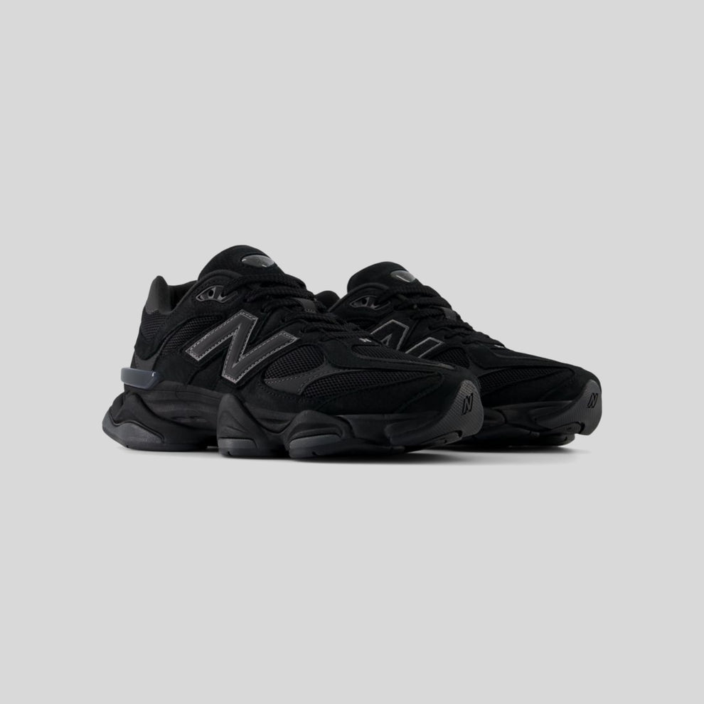 New Balance 9060 en negro Monocromatico