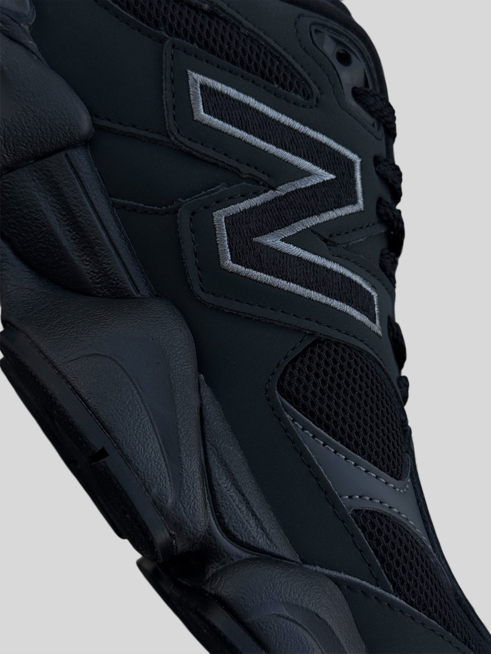 New Balance 9060 en negro Monocromatico