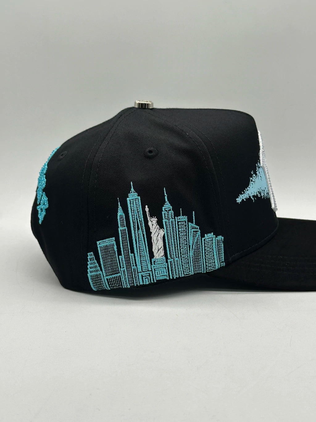 GORRA BIGG BOSS // NEW YORK TIFANI