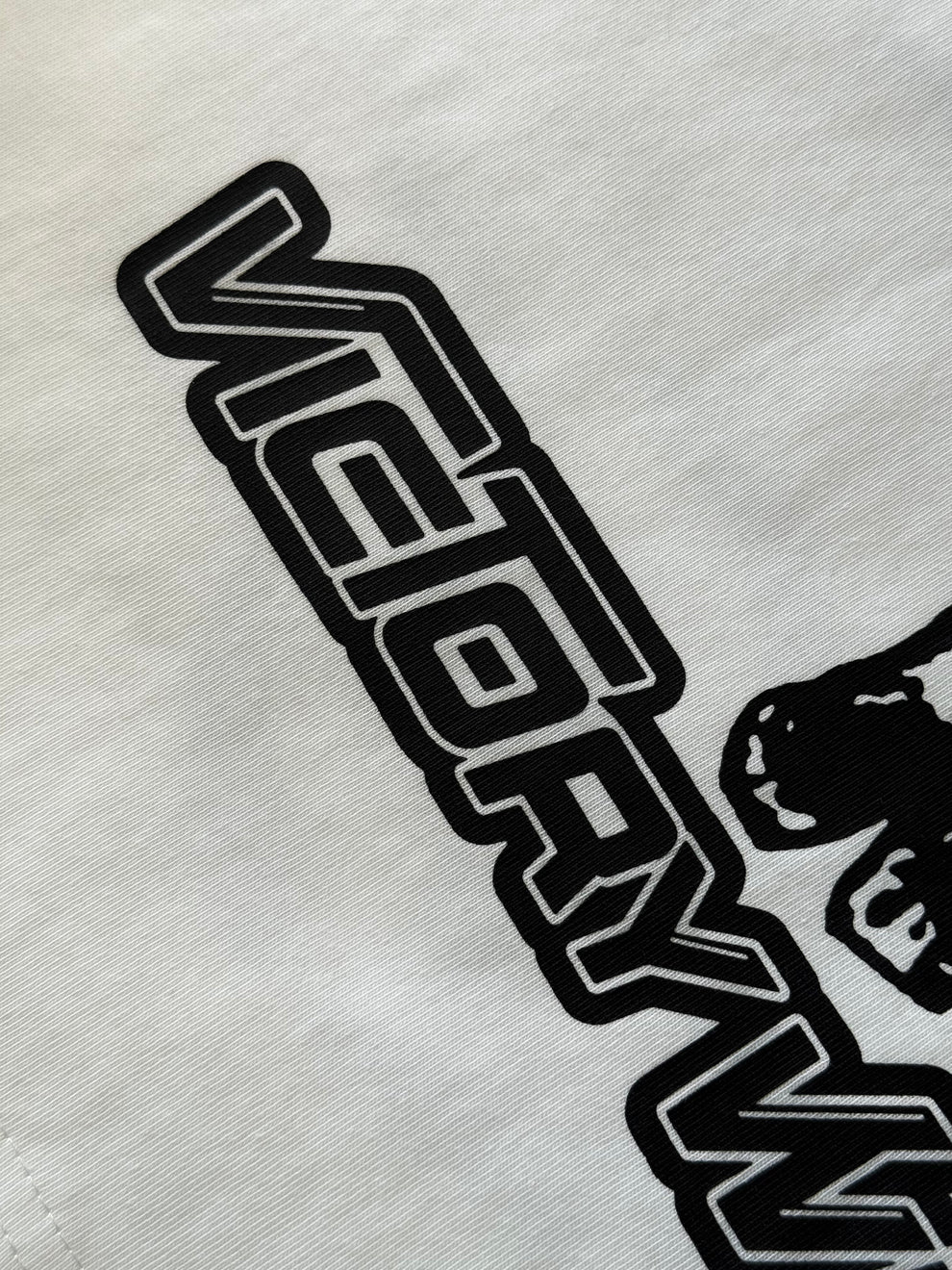 Victory Whitin White Manga larga Hellstar