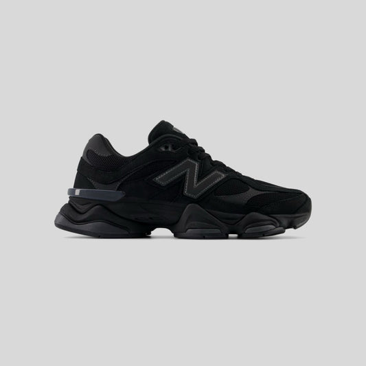 New Balance 9060 en negro Monocromatico