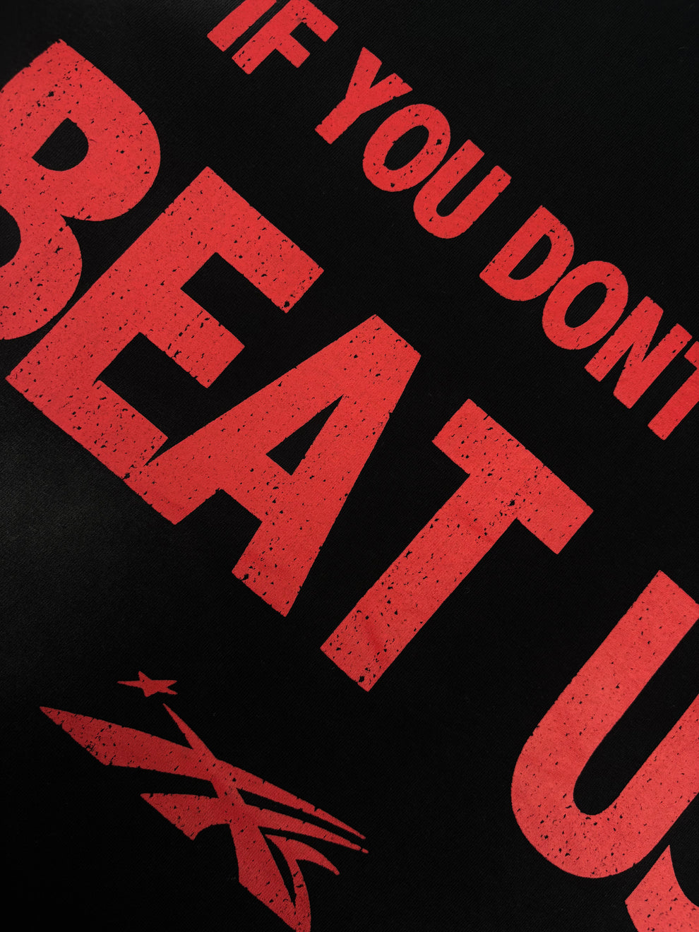 Playera Hellstar Beat Us Negra