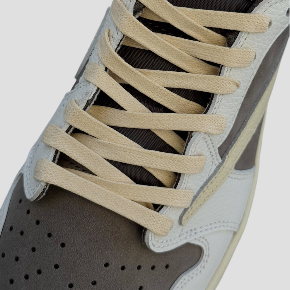 Air Jordan 1 x Travis Scott reverse en moca
